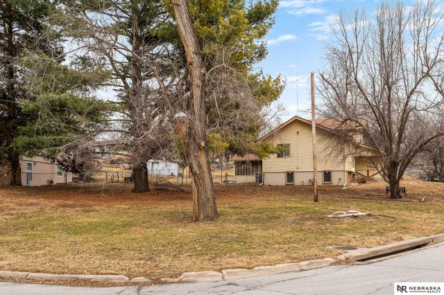 8202 Arlington Drive, Omaha, NE 68134