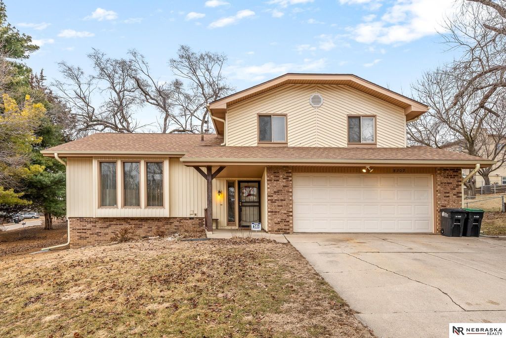 8202 Arlington Drive, Omaha, NE 68134