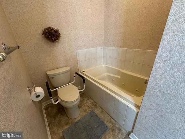 1846 MERIDIAN DR, Hagerstown, MD 21742