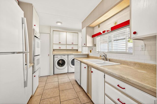 132 Calle Arriba, Palm Springs, CA 92264