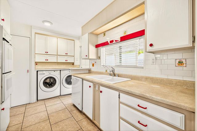 132 Calle Arriba, Palm Springs, CA 92264