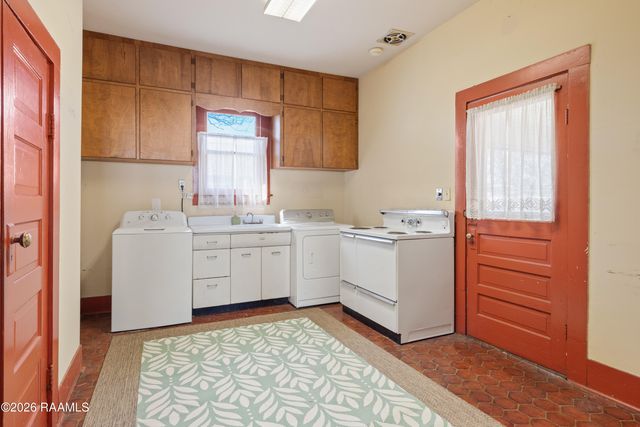 123 Park Avenue, Lafayette, LA 70501