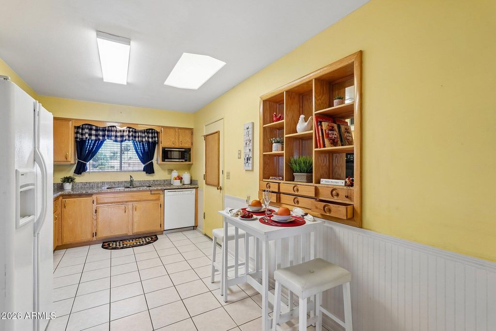 10941 W ROUNDELAY Circle, Sun City, AZ 85351 — photo 4