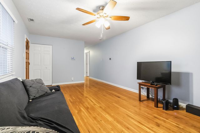 1292 Beulah Park, Lexington, KY 40517