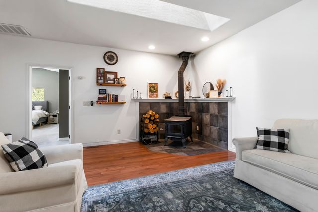 4186 E Evans Creek Road, Rogue River, OR 97537