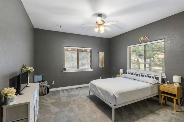 4186 E Evans Creek Road, Rogue River, OR 97537