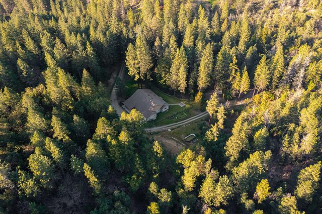 4186 E Evans Creek Road, Rogue River, OR 97537