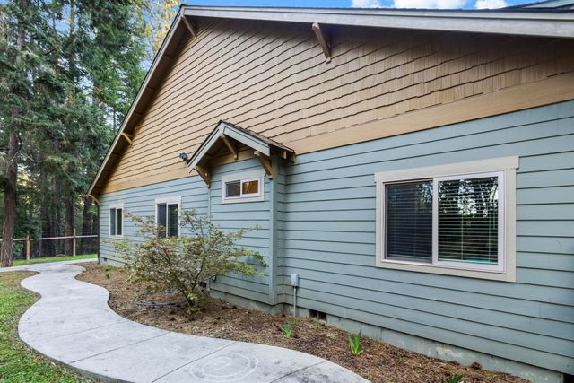 4186 E Evans Creek Road, Rogue River, OR 97537