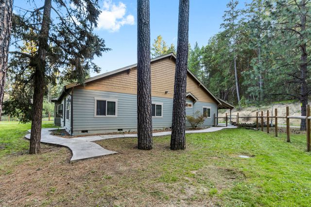 4186 E Evans Creek Road, Rogue River, OR 97537