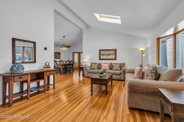 158 Cloverdale Circle, Tinton Falls, NJ 07724