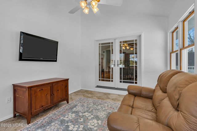 158 Cloverdale Circle, Tinton Falls, NJ 07724