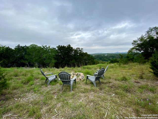 356 Palomino Springs, Bandera, TX 78003