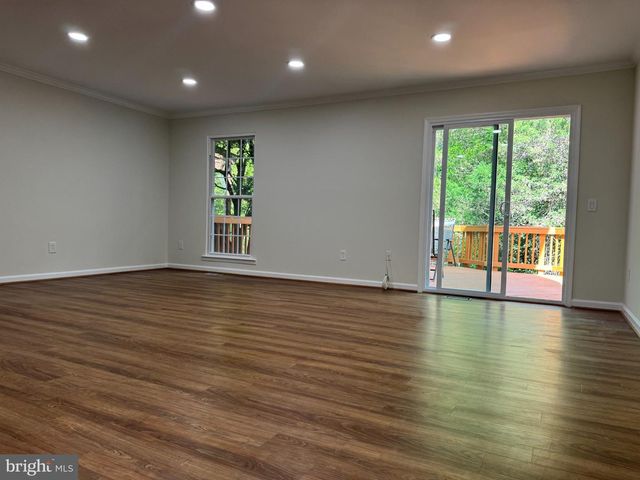 10542 REEDS LANDING CIR, Burke, VA 22015