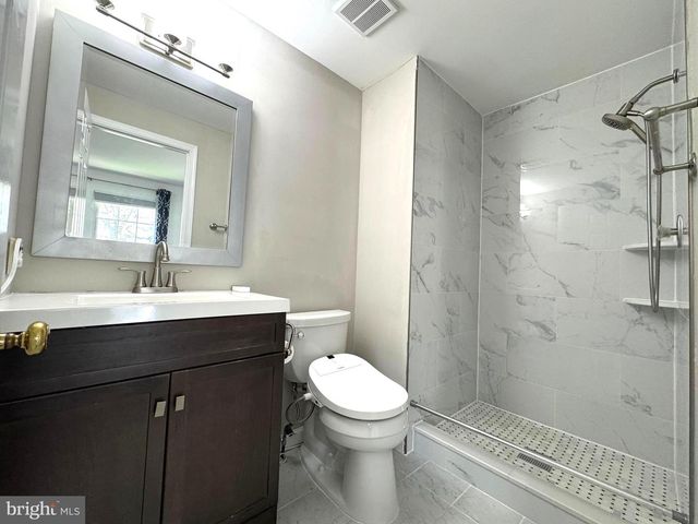10542 REEDS LANDING CIR, Burke, VA 22015