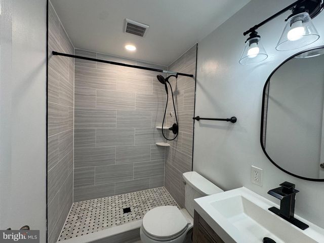 10542 REEDS LANDING CIR, Burke, VA 22015