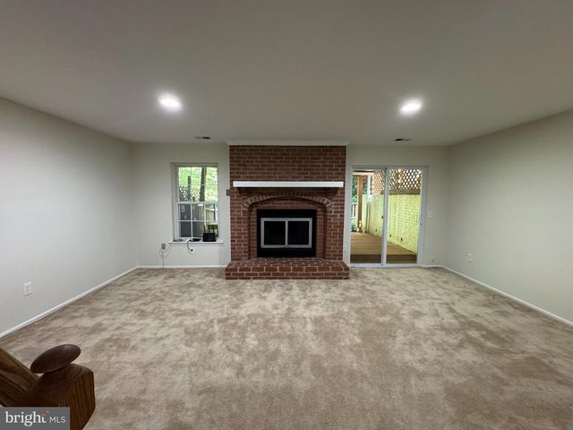 10542 REEDS LANDING CIR, Burke, VA 22015