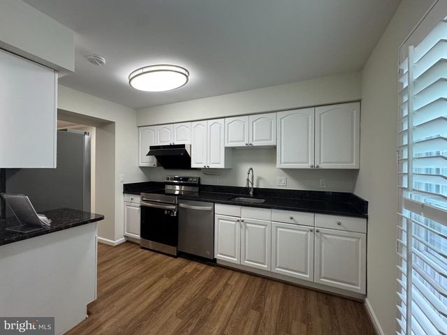 10542 REEDS LANDING CIR, Burke, VA 22015