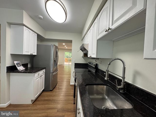 10542 REEDS LANDING CIR, Burke, VA 22015