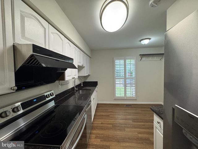 10542 REEDS LANDING CIR, Burke, VA 22015
