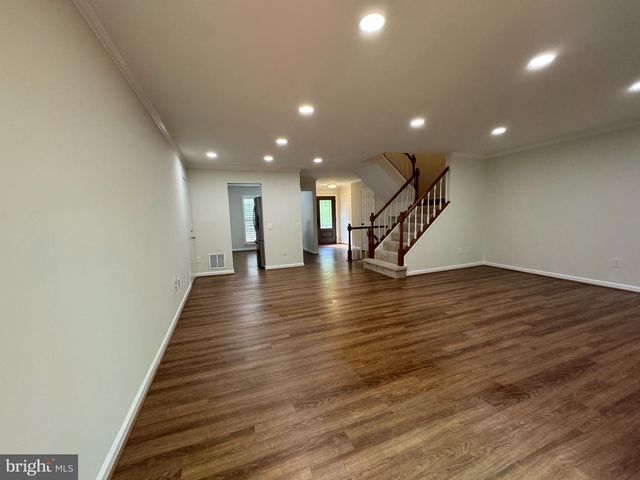 10542 REEDS LANDING CIR, Burke, VA 22015