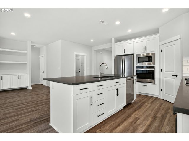 8068 Se DELINE St, Hillsboro, OR 97123