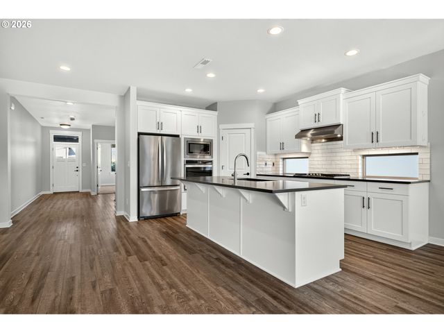 8068 Se DELINE St, Hillsboro, OR 97123