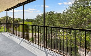 200 JACARANDA COUNTRY CLUB Drive 3C, Plantation, FL 33324