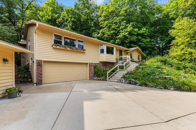N31W22025 Shady LANE, Pewaukee, WI 53072