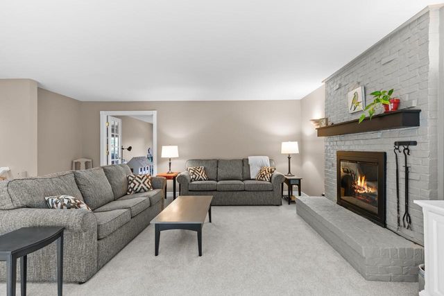 N31W22025 Shady LANE, Pewaukee, WI 53072