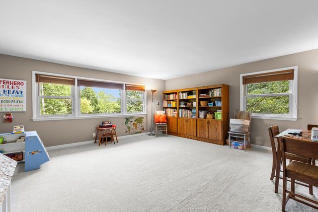 N31W22025 Shady LANE, Pewaukee, WI 53072