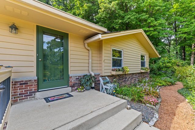 N31W22025 Shady LANE, Pewaukee, WI 53072