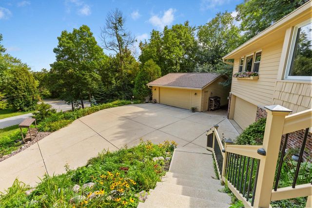 N31W22025 Shady LANE, Pewaukee, WI 53072