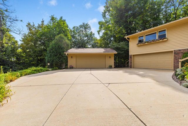 N31W22025 Shady LANE, Pewaukee, WI 53072