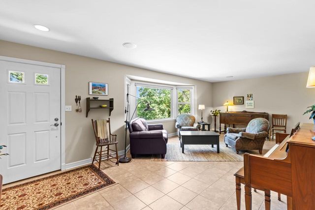 N31W22025 Shady LANE, Pewaukee, WI 53072