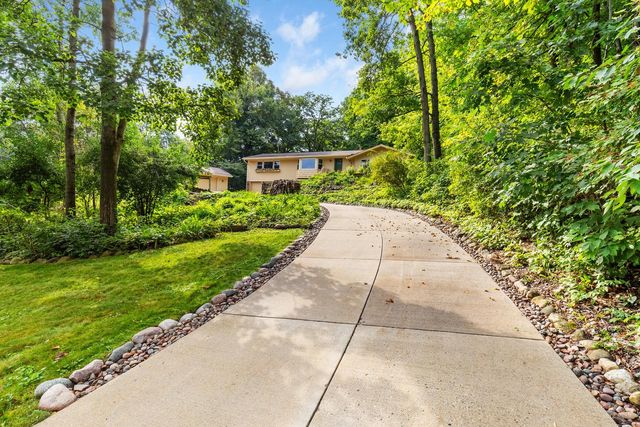 N31W22025 Shady LANE, Pewaukee, WI 53072