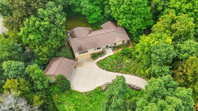 N31W22025 Shady LANE, Pewaukee, WI 53072
