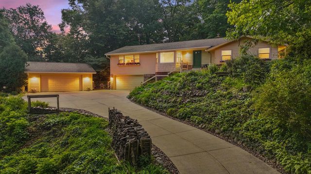 N31W22025 Shady LANE, Pewaukee, WI 53072