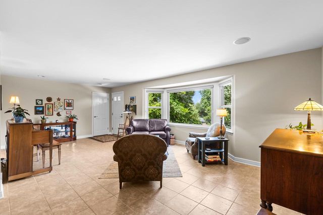 N31W22025 Shady LANE, Pewaukee, WI 53072