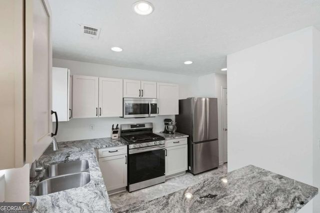 436 W Oaks Trail, Woodstock, GA 30188