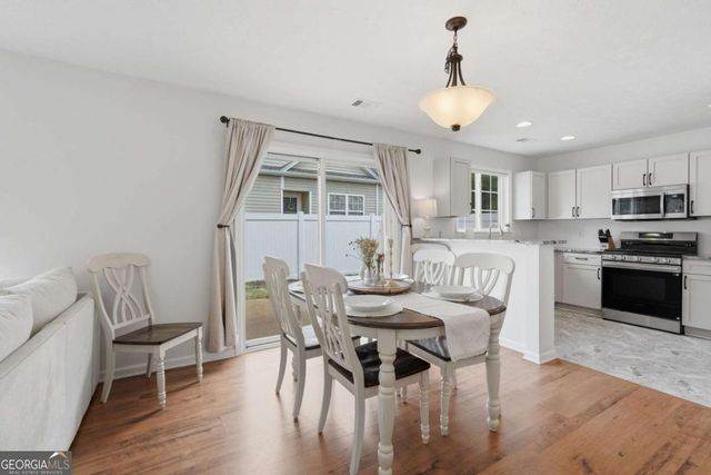 436 W Oaks Trail, Woodstock, GA 30188