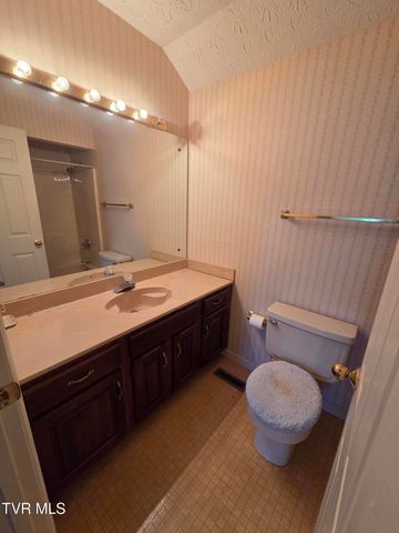 400 Sunset Drive Apt G33, Johnson City, TN 37604