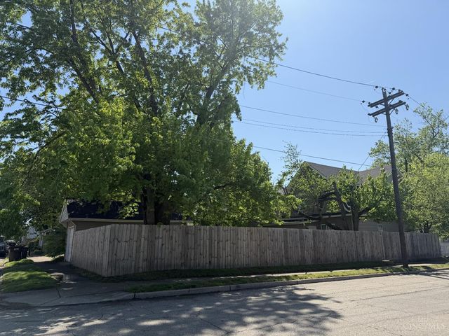 2001 Woodlawn Avenue, Middletown, OH 45044