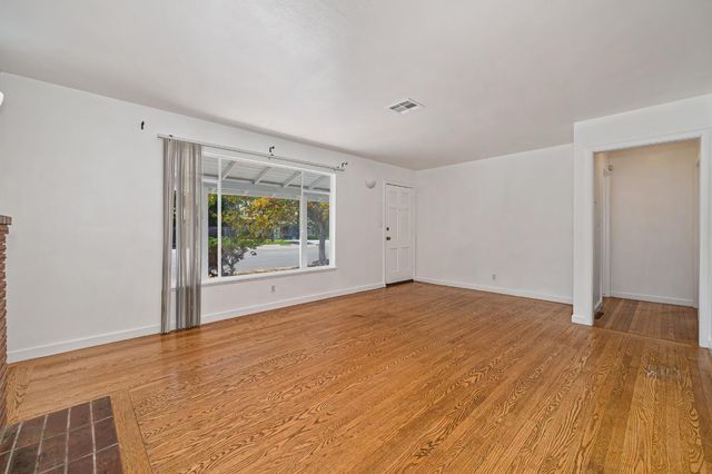 3639 Whitney Ave, Sacramento, CA 95821