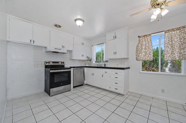 3639 Whitney Ave, Sacramento, CA 95821