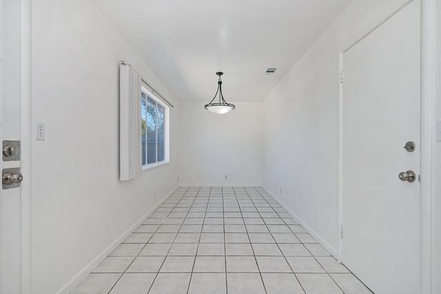 3639 Whitney Ave, Sacramento, CA 95821