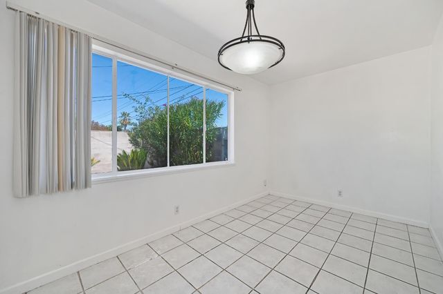 3639 Whitney Ave, Sacramento, CA 95821