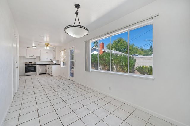 3639 Whitney Ave, Sacramento, CA 95821