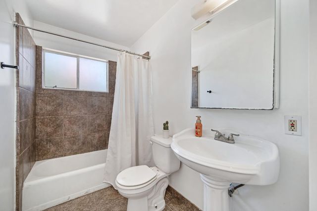 3639 Whitney Ave, Sacramento, CA 95821