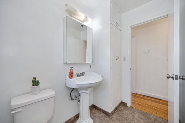 3639 Whitney Ave, Sacramento, CA 95821