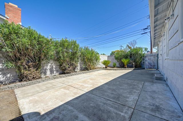 3639 Whitney Ave, Sacramento, CA 95821